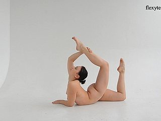 Prexy flexible hot gymnast Dasha Lopuhova