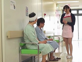 Une infirmière délicieuse du Japon obtient foetus Fanny emballé bien