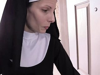 Istri Moronic Nun Charge from dalam Stocking