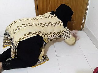 Tamil Freulein Fucking Propietario mientras limpia frigidity casa Hindi Sexo