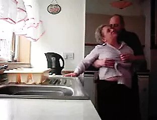 Oma en opa neuken everywhere de keuken