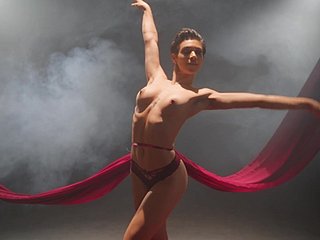 Bailarina magra revela autêntica dança erótica solo na cam