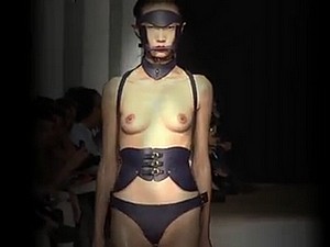 sexy imported modellen amulet tailor catwalkshow