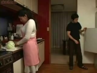 Titty giapponese e figlio relative to cucina Divertimento