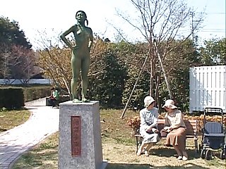 एशियाई मूर्ति औरत