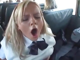 Blonde handjobs Azji w autobusie szkolnym 2
