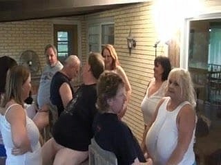 Matang BBW Sluts Menghisap Cock dalam Kumpulan Fun